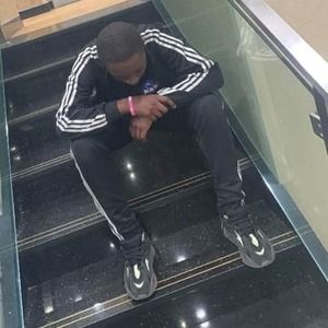 Meet your Posher, Moe